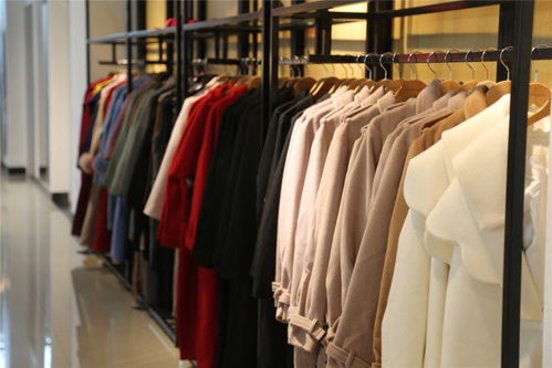 進(jìn)店就送家居服 拉夏貝爾秋裝19元起 馬克華菲2.8折 進(jìn)店就送衣服 這么優(yōu)惠的地方海寧只有這里